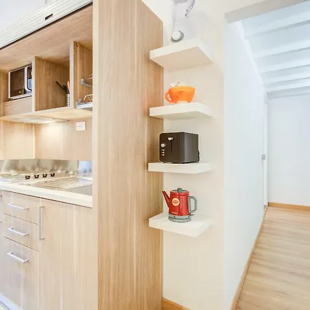 Guesthost - Spanish Steps Luxury Рим