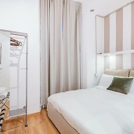 Guesthost - Spanish Steps Luxury * Рим