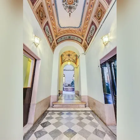 Guesthost - Spanish Steps Luxury Рим